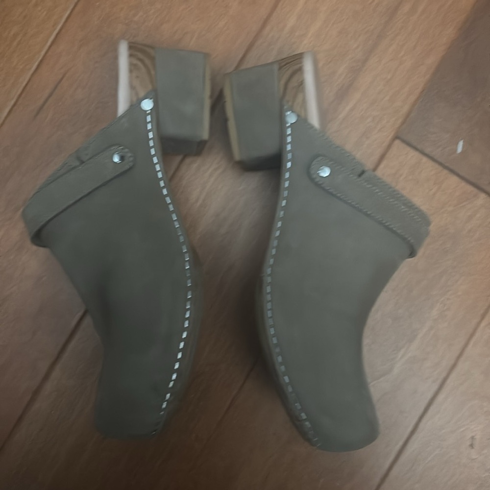 Dansko Open Back Clogs In Size 40 - image 3